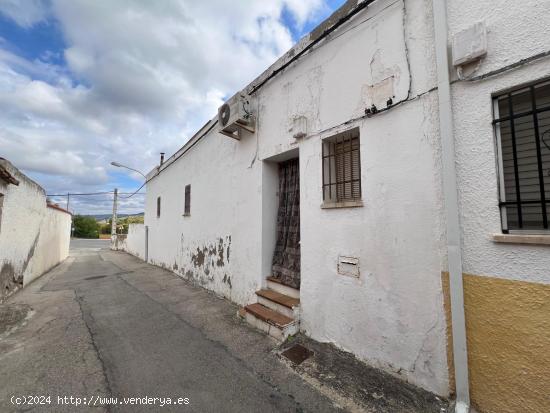 ¡Oportunidad única en Carabaña! Casa para reformar con vistas espectaculares a la Vega. - MADRID