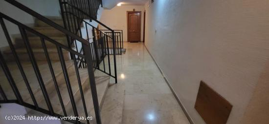 OCASIÓN, SE VENDE PISO, 3 DORMT. 2 BAÑOS Y PATIO EN C/BAÑOS A ESCASOS METROS DEL CRUCE CON C/FERI