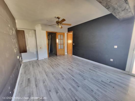 SE VENDE PISO DE 3 HABITACIONES EN EL ZAPILLO DE ENTIDAD FINANCIERA - ALMERIA