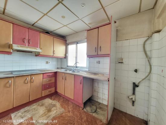 SE VENDE PISO DE 3 HABITACIONES EN EL ZAPILLO DE ENTIDAD FINANCIERA - ALMERIA