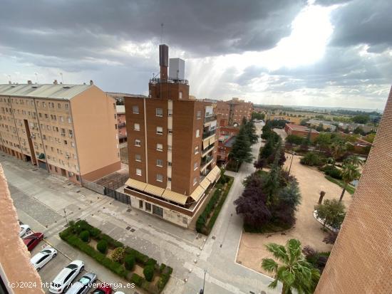  AMPLIO APARTAMENTO TOTALMENTE EXTERIOR - BADAJOZ 