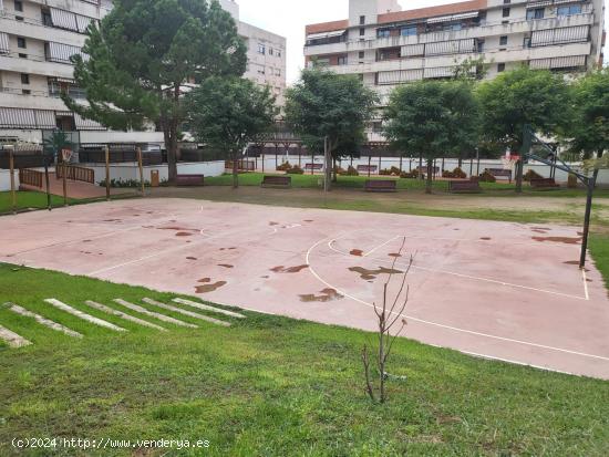 ¡Alquiler en Viladecans con piscina y doble terraza! - BARCELONA