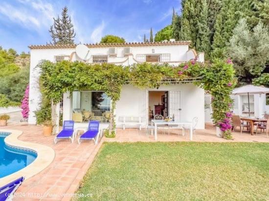 Esta hermosa villa de estilo andaluz está situada en Mijas La Nueva - MALAGA