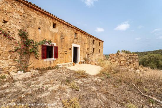 Casa Rústica del Siglo XVIII con 46 hectáreas de terreno, en la cima de una montaña en Manacor - 