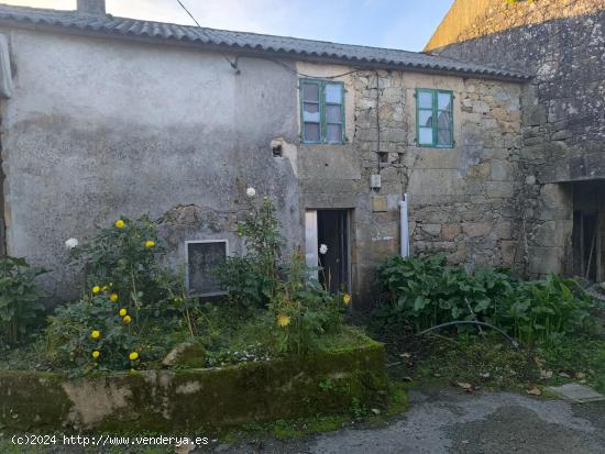  CASA DE PIEDRA PARA RESTAURAR EN BASTAVALES - A CORUÑA 