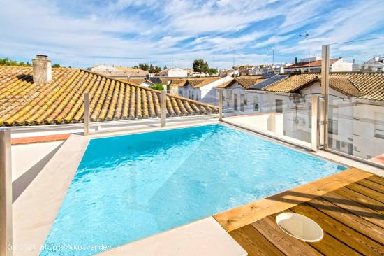  Preciosa casa adosadas de diseño de 3 dormitorios, con solárium y piscina privada, - SEVILLA 