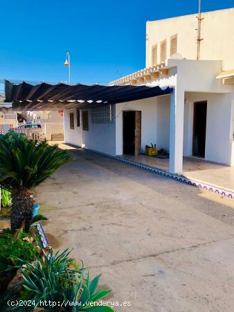 Villa en Guardamar. Primera línea con acceso directo a la playa - ALICANTE