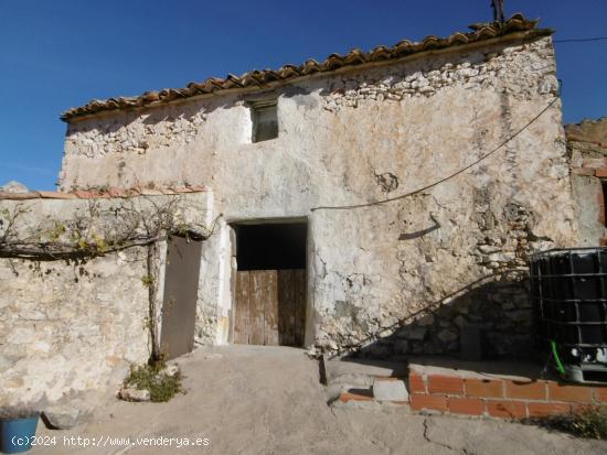 DOS MASÍAS EN VENTA EN UNA MISMA PARCELA CON LUZ Y TERRENO - CASTELLON