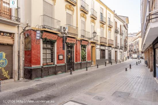 ¡Oportunidad Única! Venta de Edificio en Calle Elvira, Granada - GRANADA