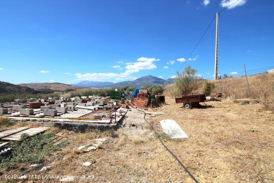 Espectacular parcela rústica de 18.666 metros cuadrados, con una construccion. - MALAGA