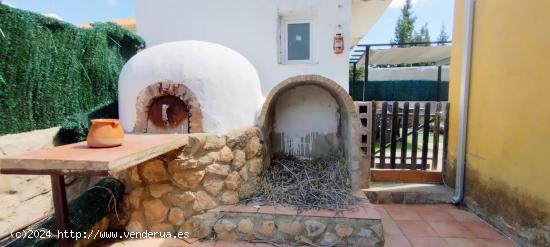  CHALET EN URBANIZACIÓN LES MALLAES - PEDRALBA - VALENCIA 