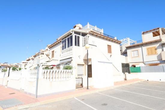 BUNGALOW PLANTA ALTA EN MONCAYO. 2 DORM. 1 BAÑO. SOLARIUM PRIVADO. PARKING+PISCINA. - ALICANTE