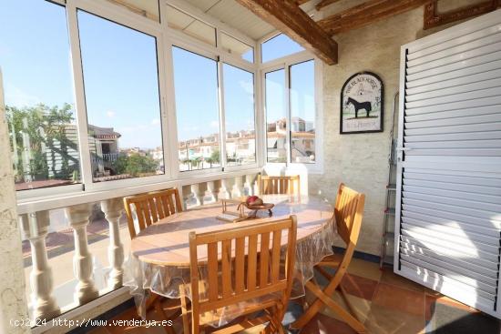 BUNGALOW PLANTA ALTA EN MONCAYO. 2 DORM. 1 BAÑO. SOLARIUM PRIVADO. PARKING+PISCINA. - ALICANTE