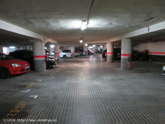 PLAZA DE PARKING EN ALQUILER EN LA AVENIDA MISTRAL TOCANDO LA CALLE VILADOMAT - BARCELONA