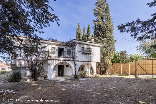 CHALET CON PARCELA DE 2.800 M2 EN BARRIO DE MONACHIL - GRANADA