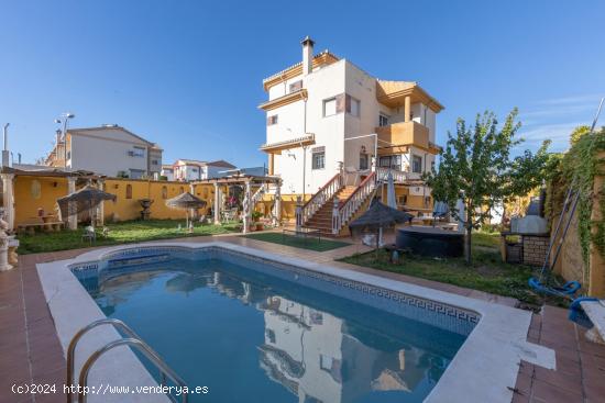  ESPECTACULAR CHALET CON PISCINA EN CASERIO DE FONSECA - GRANADA 