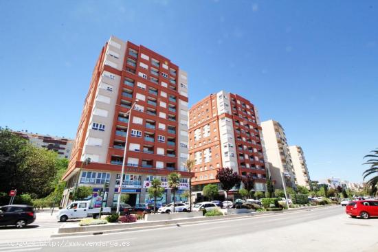  PISO DE DORMITORIOS Y DOS BAÑOS CON PLAZA DE GARAJE EN MARE NOSTRUM - CADIZ 