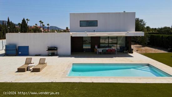 Casa de Lujo en planta baja y piscina - BALEARES