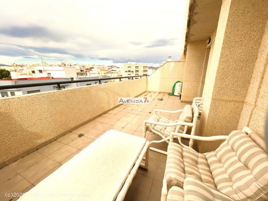 ÁTICO CON GRAN TERRAZA, GARAJE Y PISCINA JUNTO A LA PLAYA - MURCIA