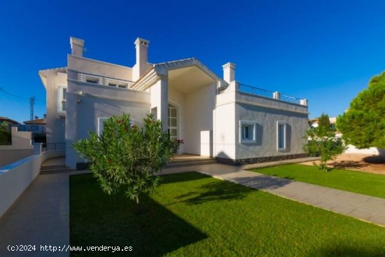 Villa en venta en Orihuela (Alicante)