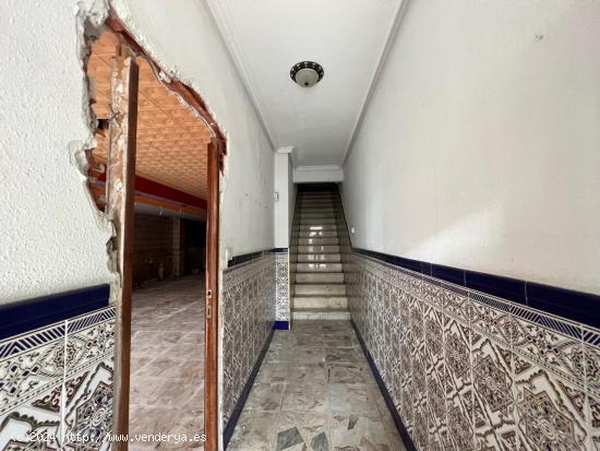 CASABANCO VENDE  VIVIENDA  Y LOCAL EN  ZARZA DE GRANADILLA. - CACERES