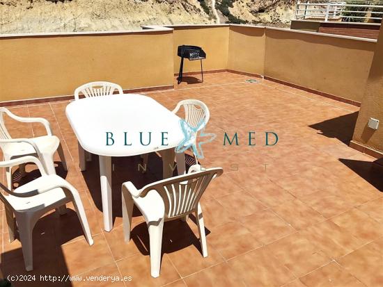 COQUETO ÁTICO EN RESIDENCIAL CON PISCINA COMUNITARIA Y SOLARIUM PRIVADO - MURCIA