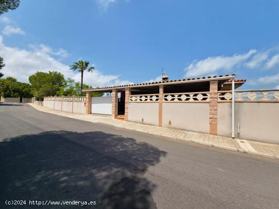 CHALET CON VISTAS PANORÁMICAS EN LA EXCLUSIVA URBANIZACCIÓN BONAVISTA - VALENCIA