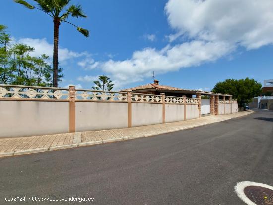 CHALET CON VISTAS PANORÁMICAS EN LA EXCLUSIVA URBANIZACCIÓN BONAVISTA - VALENCIA