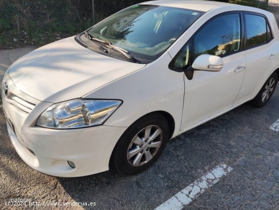  Toyota Auris 1.4 Active 90 cv de 2012 con 179.000 Km por 7.000 EUR. en Barcelona 