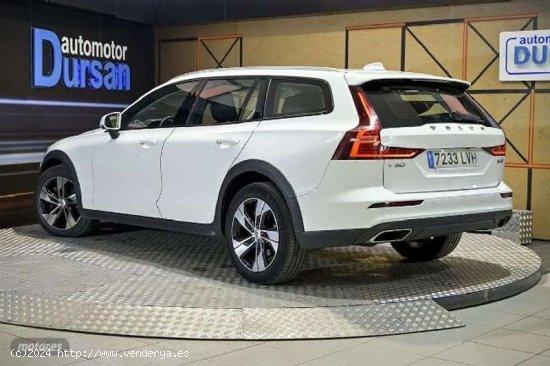 Volvo V 60 V60 Cross Country 2.0 B4 D Awd Pro Auto de 2021 con 100.286 Km por 29.490 EUR. en Madrid