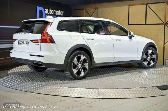 Volvo V 60 V60 Cross Country 2.0 B4 D Awd Pro Auto de 2021 con 100.286 Km por 29.490 EUR. en Madrid