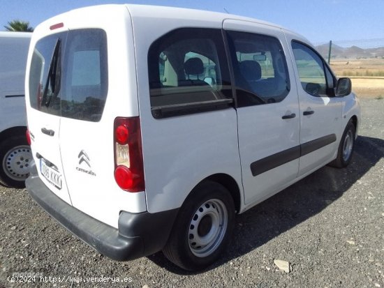 Citroen Berlingo 1.6 HDI 75 CV 5 PLAZAS. de 2018 con 256.000 Km por 10.500 EUR. en Murcia