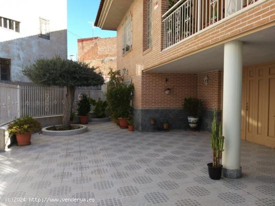 SE VENDE ESTUPENDO CHALET EN ALJUCER, MUY CERCANO AL CENTRO DE MURCIA - MURCIA