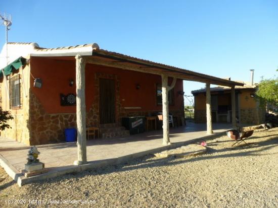 SE ALQUILA CASA PARA VERANO CON TERRENO Y PISCINA - MURCIA