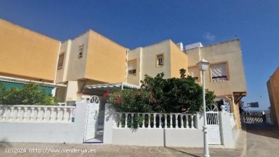  Dúplex con planta sótano, 2 dormitorios dobles, 1 baño, 1 aseo, piscina, jardines en La Mata - AL 