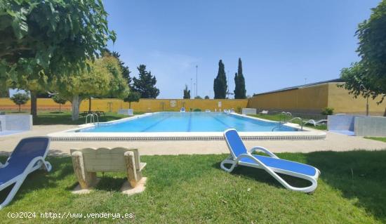  ADOSADO ESQUINA CON SOLÁRIUM Y PISCINA COMUNITARIA - ALICANTE 