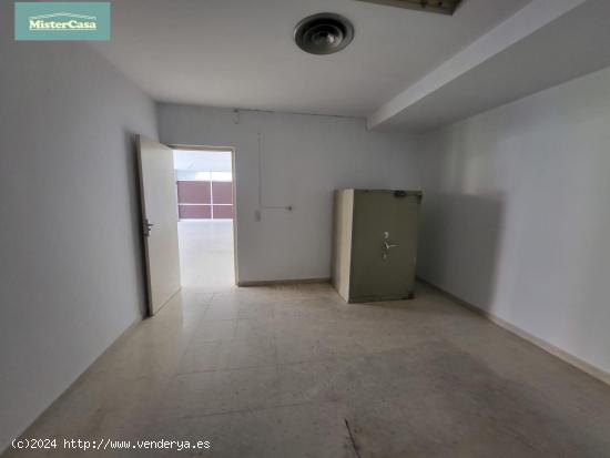 LOCAL COMERCIAL EN VENTA  CENTRICO  . JEREZ DE LA FRONTERA - CADIZ