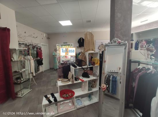 Alquiler de local acondicionado como tienda de ropa - CACERES