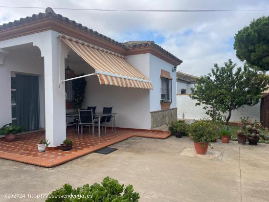 IDÍLICO CHALET EN CHICLANA CERCA VENTA EL FLORIN - CADIZ