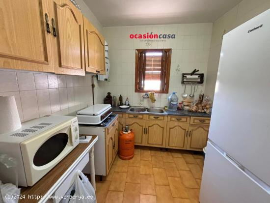 CASA CON COCHERA Y TERRENO A LA VENTA - CORDOBA