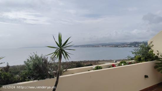 ÁTICO FRENTE AL MAR EN EL PUERTO DE ESTEPONA - MALAGA