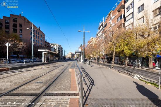 GRAN PLAZA DE GARAJE EN AVENIDA DE CONSTITUCIÓN - GRANADA