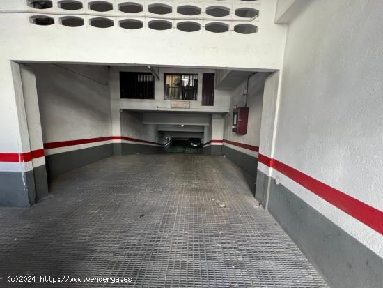  PLAZA DE GARAJE  EN BUENA CALLE, PARA COCHE PEQUEÑO o 2 MOTOS GRANDES - VALENCIA 