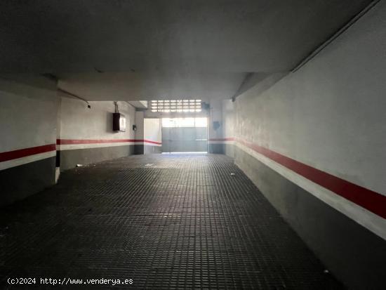 PLAZA DE GARAJE  EN BUENA CALLE, PARA COCHE PEQUEÑO o 2 MOTOS GRANDES - VALENCIA