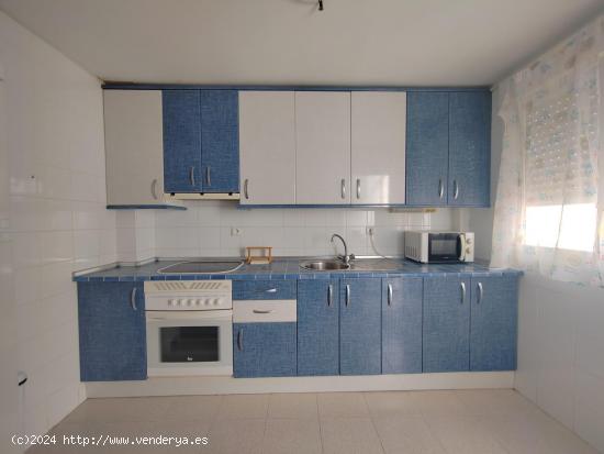  SE VENDE PRECIOSO DUPLEX CON GARAJE Y TRASTERO EN TORREDELCAMPO - JAEN 