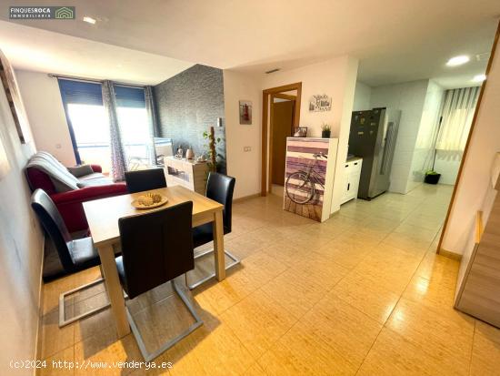 Para entrar a vivir, Soleado Piso de 3 Dormitorios, Baño, Cocina-Comedor, Terraza de 11 m2 y Parkin