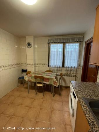 Casa en venta en Sotillo de la Ribera con amplio terreno anexo - BURGOS