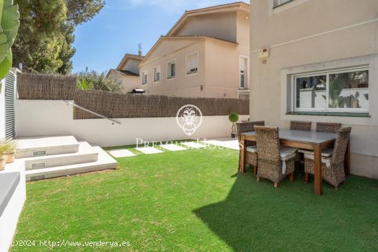 Casa pareada en Levantina con piscina propia - BARCELONA