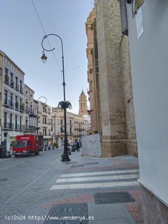 ¡SE VENDE CASA SOLAR EN EL CENTRO DE ANTEQUERA! - MALAGA