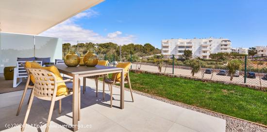 Mallorca, Cala D´Or, piso de obra nueva con piscina comunitaria y jardin privado cerca de la marina